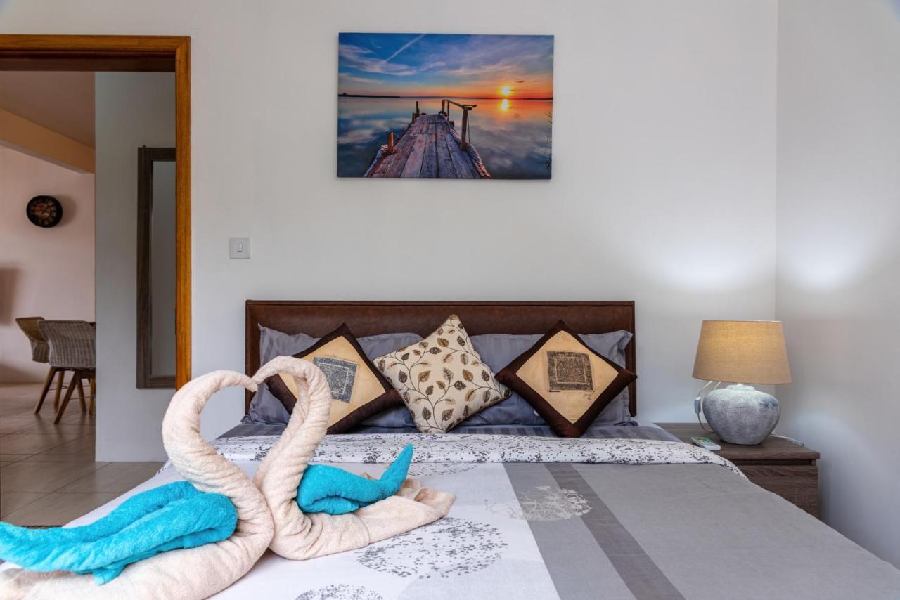 West Wood Holiday Apartment, C6 - Flic En Flac With Pool At A Quiet Location, Beautifully Decorated And Close To The Beach Flic en Flac Exterior foto